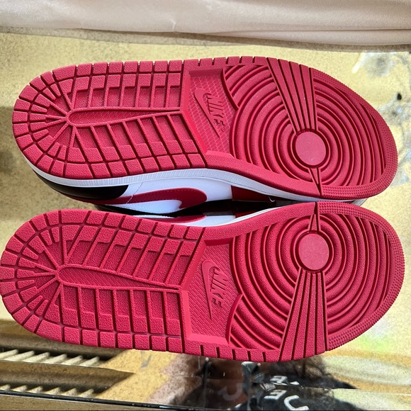 NEW!! 100% AUTHENTIC NIKE AIR JORDAN 1 Low - Picture 6 of 8